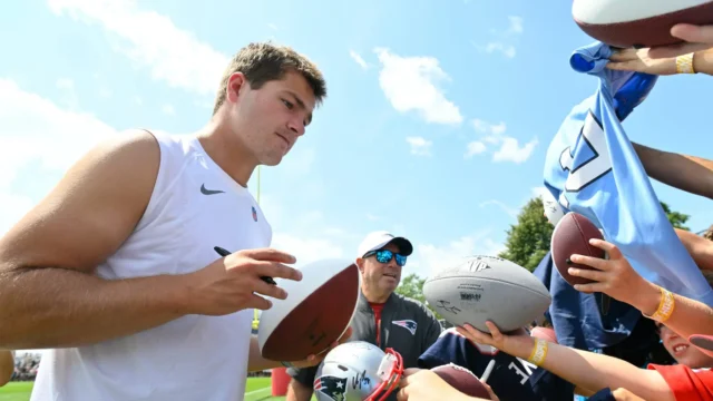 Drake Maye Connects With A.J. Brown as Patriots Face Eagles in Joint Practice - New England Patriots