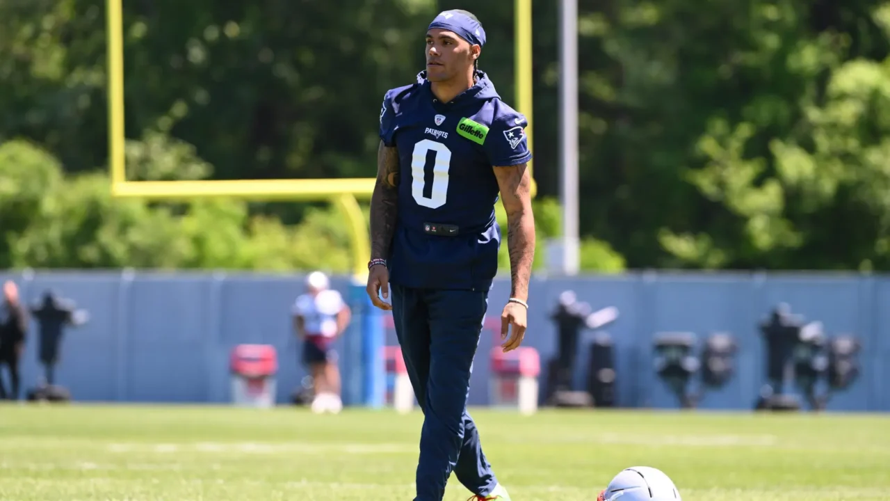 Greg Bedard Reacts to Christian Gonzalez Contract Talks - New England Patriots