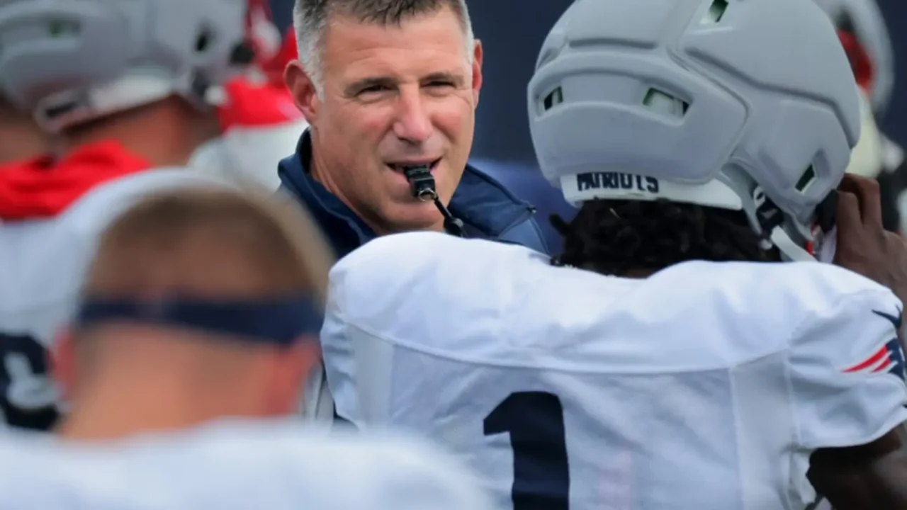 Tommy DeVito goes 13-of-16 as Team Blue beats Team White 22-15 - New England Patriots