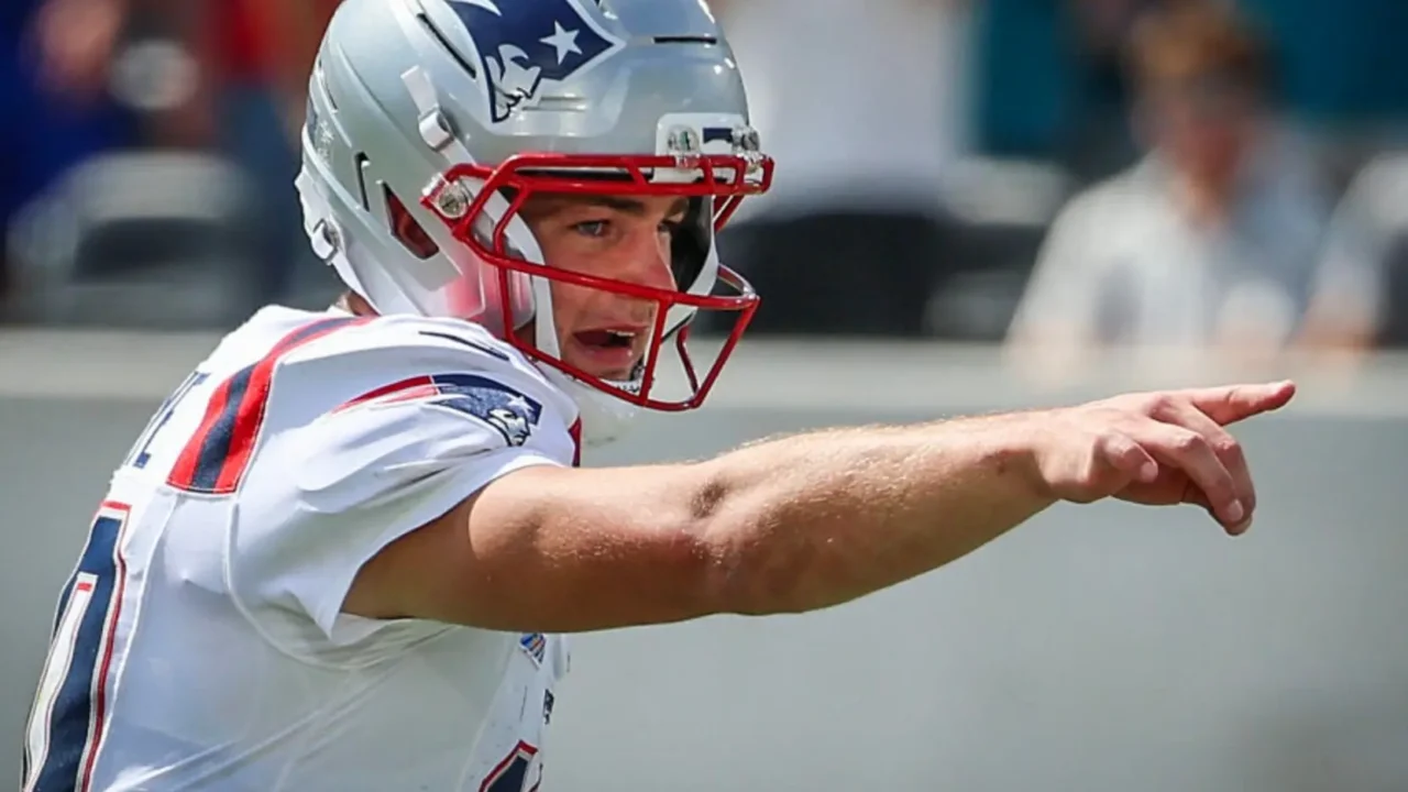 Drake Maye Struggles, but Troy Aikman Sees Bigger Patriots Problems - New England Patriots