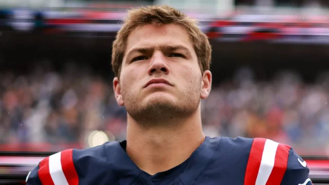 Patriots fans beg Mike Vrabel to "wrap" Drake Maye after Week 2 injuries - New England Patriots