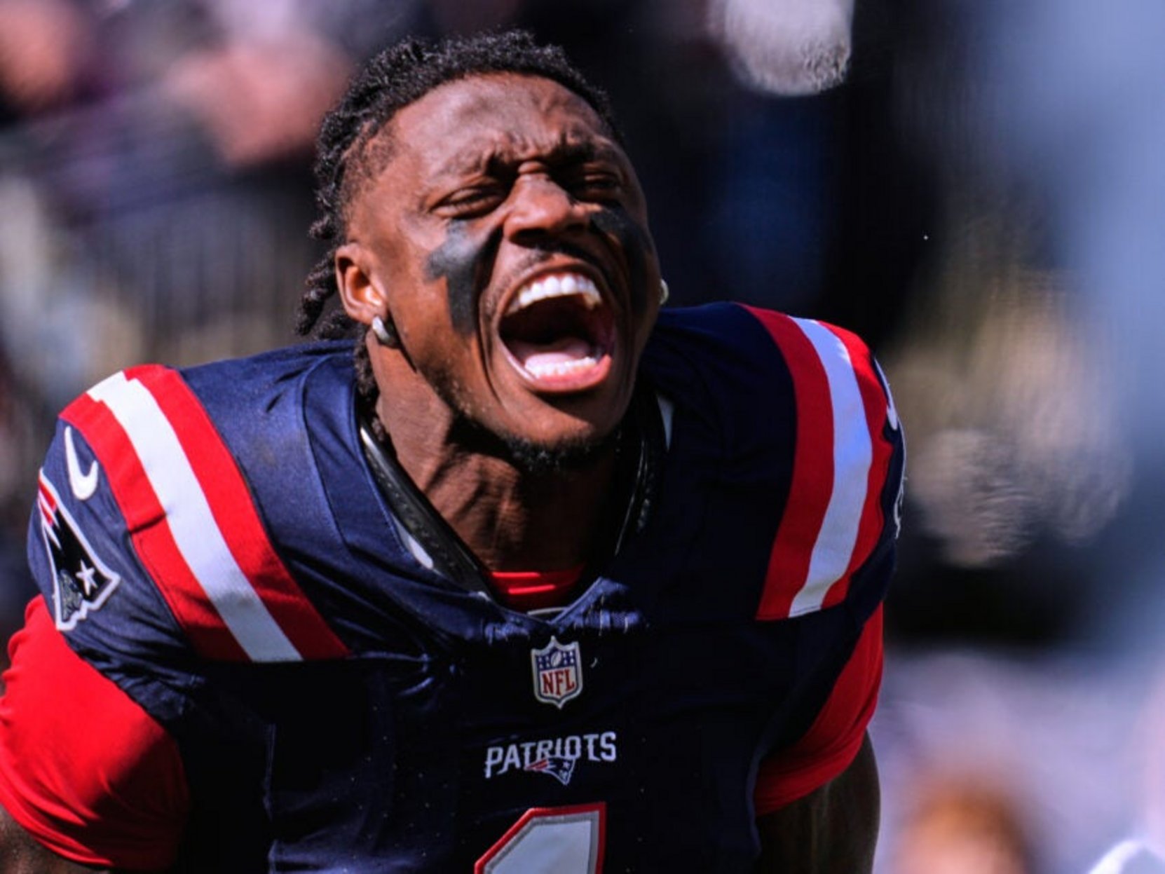 A.J. Brown's Patriots Debut: Drake Maye Isn't Panicking - New England Patriots